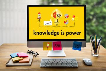 小镇青年至上励合mv里的小男孩叫啥